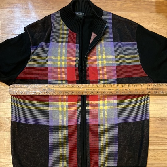 Mens zippered sweater by Peletti with great colors and graphics - Picture 4 of 7
